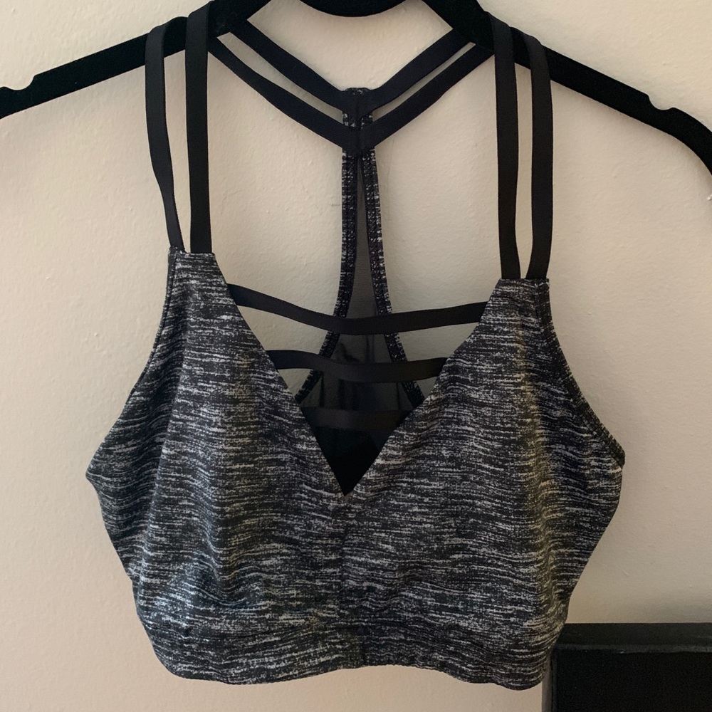 VS pink sports bra